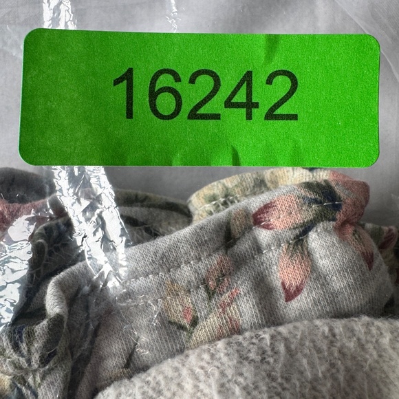 MyStyle Women's Spring Floral Brushed Fleece Casual Pull-On Shorts Gray 1X - Picture 15 of 15